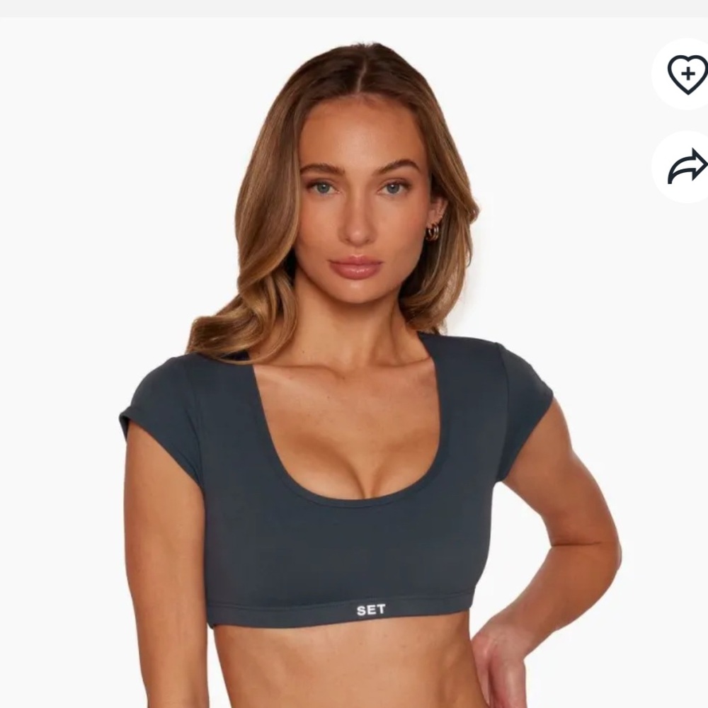 ISO set active cap sleeve scoop bra!! Please let me know if you have this !!